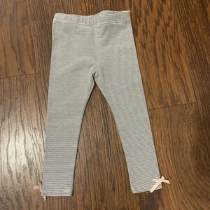 Non Branded Gray Striped Leggings With a Bow Size 24 Months